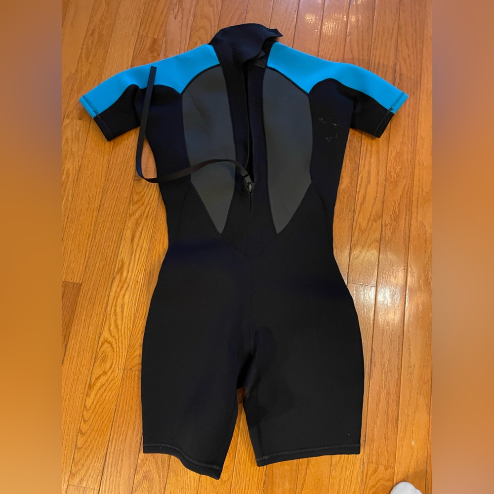 Ron Jon wet suit
Worn once
Junior 10 - Picture 2 of 3